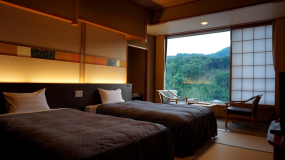 606号室・706号室・806号室 窓が大きく明るいツインルーム・禁煙 【ツイン・禁煙】