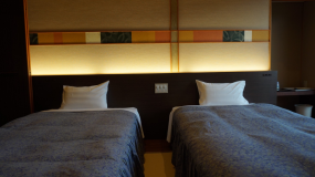 606号室・706号室・806号室 窓が大きく明るいツインルーム・禁煙 【ツイン・禁煙】