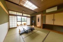 部屋から望む立山連峰の朝日と夕日２Fユニットバス付　和室１０畳【禁煙】