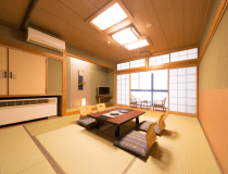 部屋から望む立山連峰の朝日と夕日２Fユニットバス付　和室１０畳【禁煙】