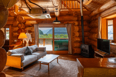 木の温もりに包まれる広々としたリビングです。