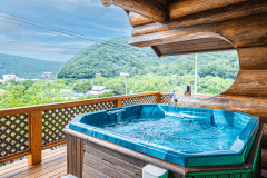 屋外ジャグジーです。もちろんお湯が使えます。夏場はプールや水風呂としても使えます。