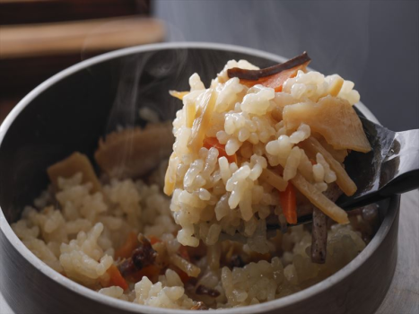 季節の炊き込みご飯（春から秋の一例）
