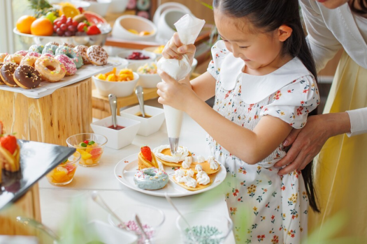 【ご朝食】お子様も喜ぶデザートも豊富。自分だけのオリジナルパンケーキができます♪