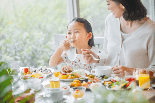 【ご朝食】レストラン「オーラ」にて、彩り豊かなブッフェをお楽しみいただけます。