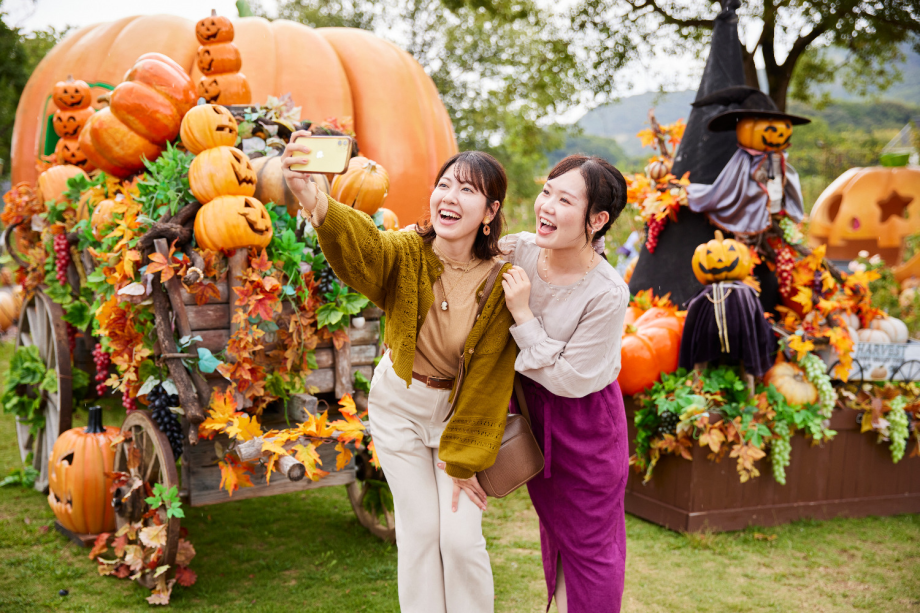 秋限定のフォトスポットも!(※昨年の様子) 秋限定のフォトスポットも!(※昨年の様子)