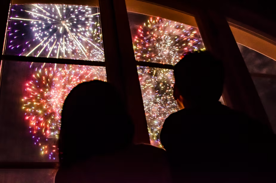 【眺望一例】海側のお部屋から迫力満点の花火をご鑑賞いただけます 【眺望一例】海側のお部屋から迫力満点の花火をご鑑賞いただけます