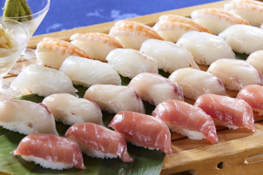 【ご夕食】地産地消の長崎鮮魚を使用したお寿司4種。（土日限定メニュー）（※イメージ）