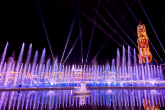 新ナイトショーが作り出す光絶景「Shower of Lights」