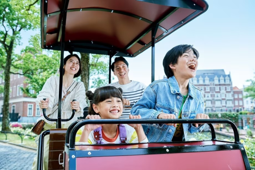 ゴールデンウィークは、人気のレンタサイクルで自然を満喫しよう！
清々しい空気と絶景の中、みんなで快適に出発！