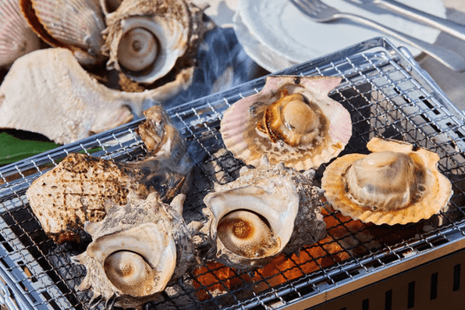 脂がのったぶり​カマ、​彩り鮮やかな​ヒオウギ貝、​磯香る​サザエなど冬の味覚が勢揃い。