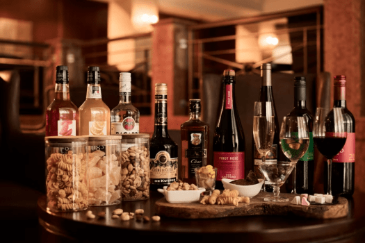 【オープンラウンジ】ドリンクや軽食などを豊富に取りそろえたラウンジでくつろぎのご滞在を。