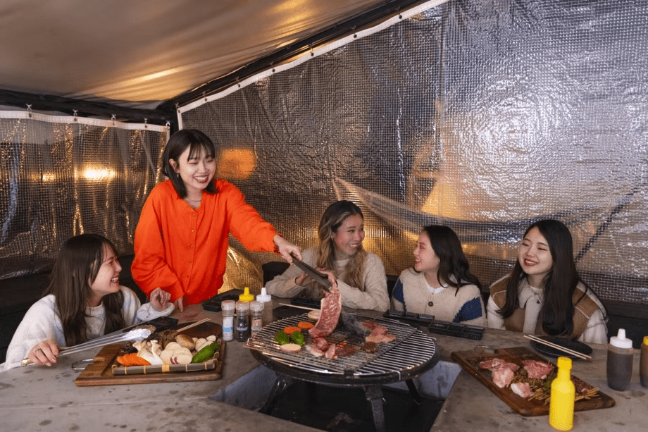 夜はワイワイ楽しくBBQ。