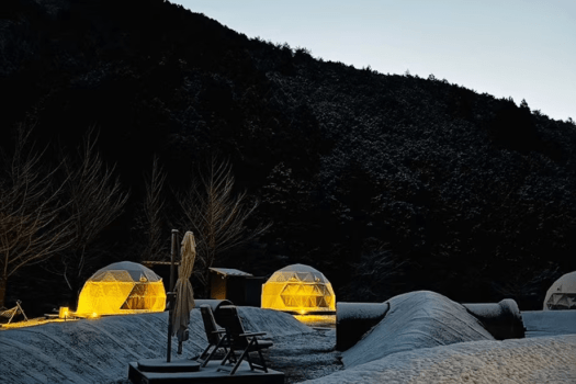 雪の中のかまくらのようなドームテント