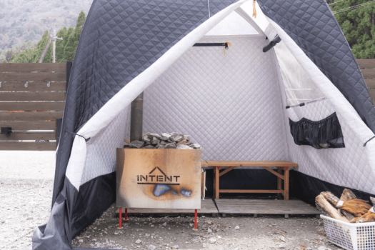 最新のテントサウナと高濃度酸素ボックスでこれまでにない「整い」を味わうことができます！  水風呂も用意していますので、星空外気浴が楽しめます。