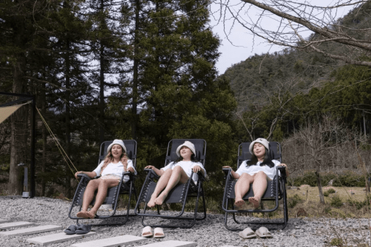 サウナの後は自然の中で整いを。