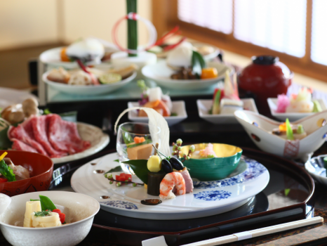 料理長渾身、花屋最上級の会席料理をお楽みください。