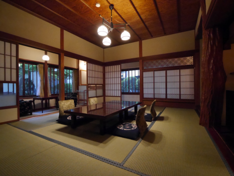 【本館　１５番】大浴場に近く庭の景色の良い和室