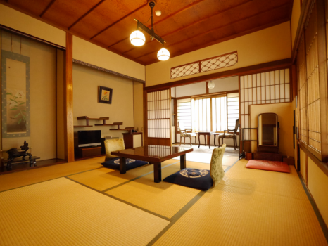 【本館】８畳＋６畳　登録有形文化財のお部屋（一例）