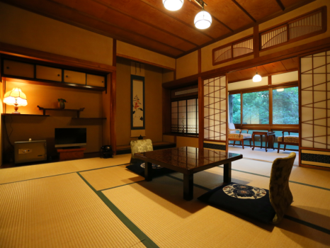 【本館】８畳　登録有形文化財のお部屋（一例）