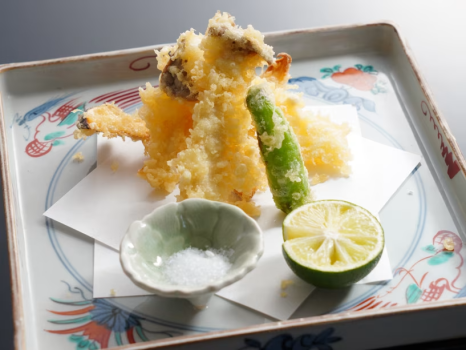 松茸の天ぷらを1組に1皿ご用意します　※画像はイメージ