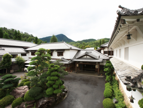 上質な空間と温かなおもてなしの花屋へ