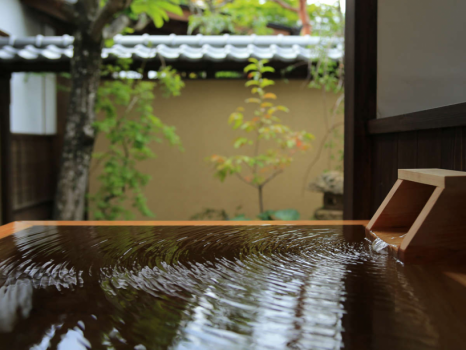 貴賓室【武家屋敷 桜御殿】檜の温泉露天風呂付 ８７平米　露天風呂