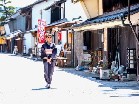粋な上田紬のお着物でレトロな街歩き