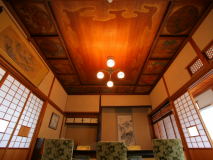 【本館　２１番】８０平米　花鳥風月の天井画が美しい和室
