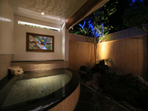 【温泉露天風呂付特別室　７２番】５８平米　露天風呂