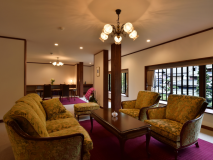 【ラグジュアリースイート】本館 THE MAIN 特別洋室『椿』　リビングルーム