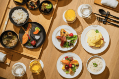 自然豊かな森に囲まれた客室で、静かな時をお過ごしください。/朝食付き