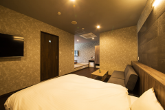 【半露天風呂付デラックス和洋室】　ベッドは快適な眠りへ誘うシモンズを採用