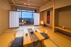 【天然温泉 露天風呂付 和室10畳】時間によって異なる表情を魅せる景色が楽しめる