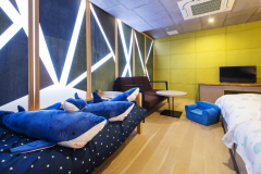 【竜宮ツイン】海のお部屋には大小たくさんのサメが☆