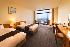 【展望洋室ツイン】見晴らしのよい景色と、ゆったりとしたベッドが魅力(ベッド幅125cm)