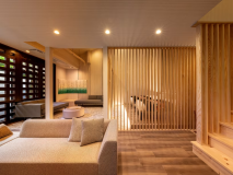 【MIHAGIロイヤルスイート】 ロフトの下はリビングスペース。お好みのソファで寛ぎを。