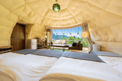 ②貸切温泉客室付ドームテント　ダブルベッド&times;2台　シングルベッド&times;2台