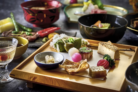 【ご夕食一例】和を大切にする当館だからこその、“五感が喜ぶ”日本の四季の恵みをお召し上がりください。