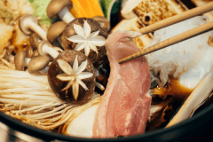 【春限定】メインは播州百日どりと春野菜のすき焼き【播州百日どりと筍コース】◆春の味覚をブランド鶏と頂く贅沢ディナー◆(朝夕食付)