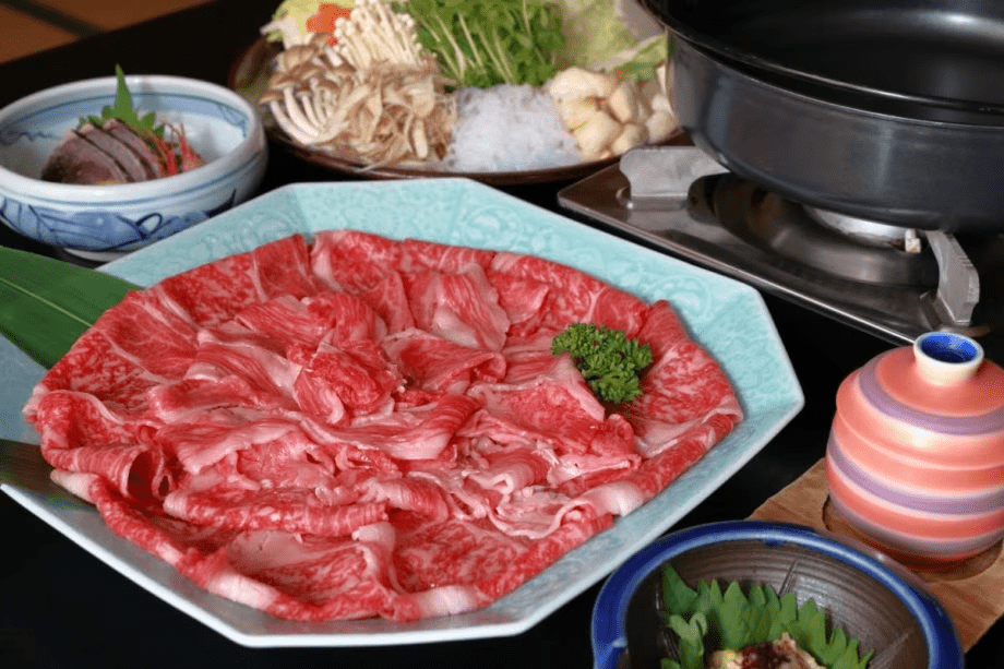 【但馬牛すき焼き】特製割下が沁みる霜降り但馬牛｜但馬牛150g使用｜特選但馬牛すきやきコース