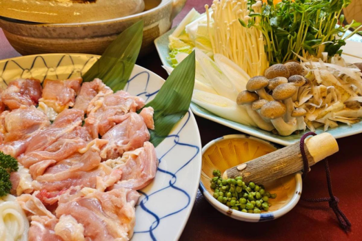 【但馬得旅】養父市の郷土食材 ”朝倉山椒” 香り高い特製山椒鍋｜料理長の特製鍋だし｜特製山椒鍋コース