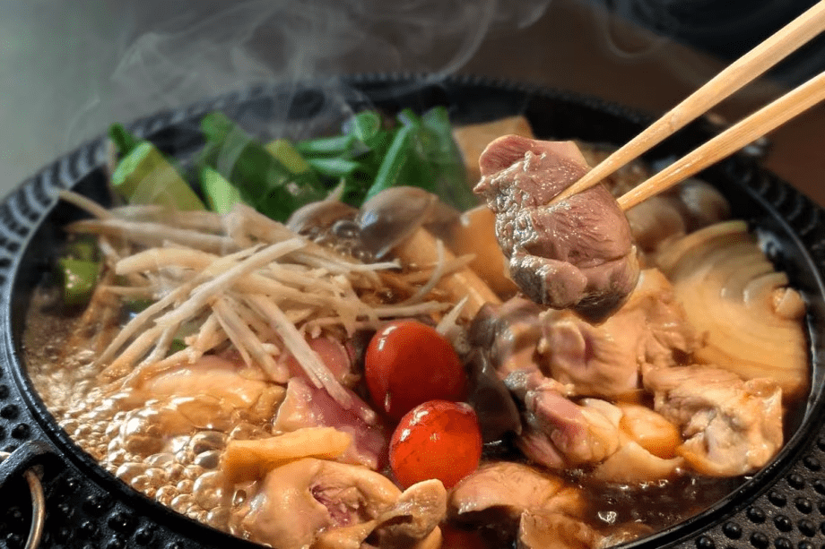 【地鶏の田舎風すき焼き】地鶏の旨味が染み渡る &rdquo;丹波の逸品&rdquo; ｜お食事処 提供｜天然温泉