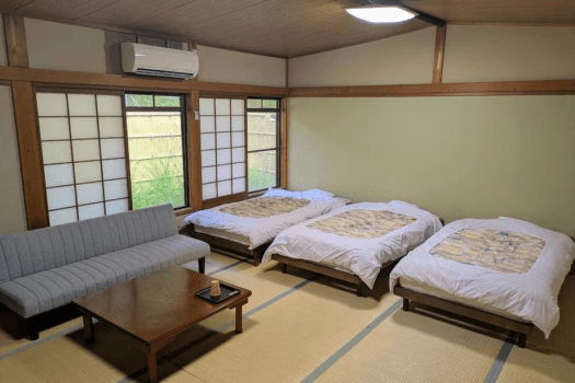 本館ベッドルーム（バス・トイレ共有）