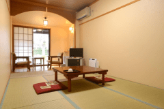 本館和室7.5畳（バス・トイレ共有）