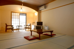 本館和室10畳（バス・トイレ共有）