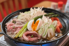 【名物イノシシすき焼きコース】猪肉の旨味が染み渡る ”郷土の食” ｜お食事処 提供｜天然温泉