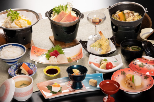 甲州名物ほうとう鍋を中心とした郷土色豊かなお料理（イメージ）