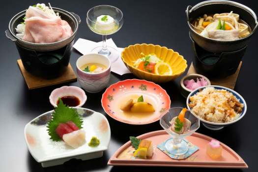 甲州名物ほうとう鍋を中心とした郷土色豊かなお料理（イメージ）