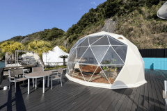 ・【ドームテント・ヘルシンキ】お外で日向ぼっこをしたり、テントで休憩したり過ごし方は自由